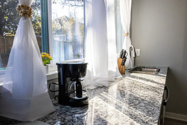 Photo - 4152 Baker St NE