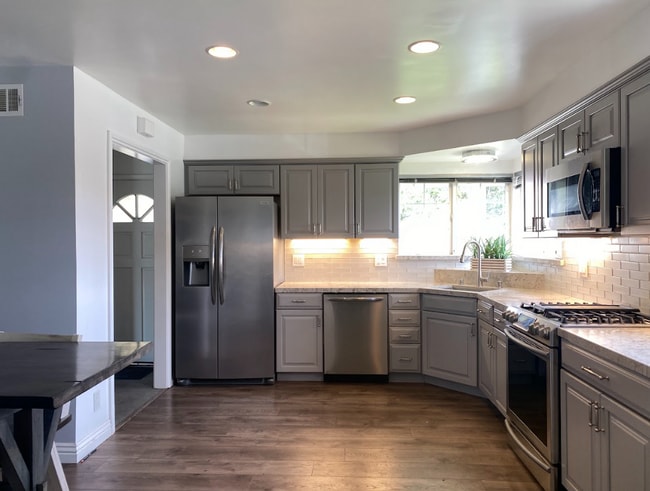 Photo - 5383 Woodstock Way