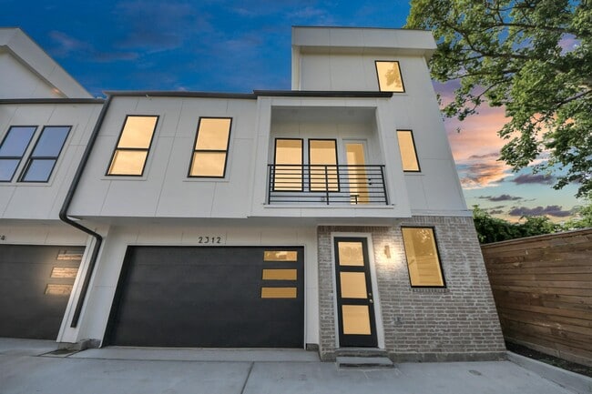 Building Photo - 2312 Barbee St