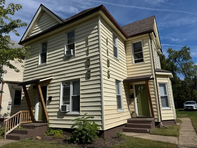 Photo - 1106 Portage Ave