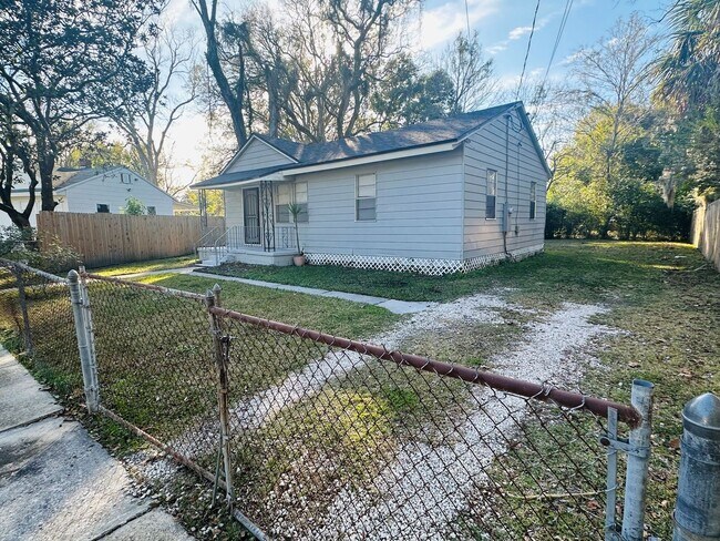 Photo - 3146 2nd St Cir