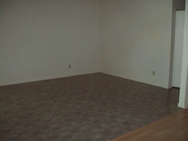 Photo - 670 SE 28th Pl Unit D