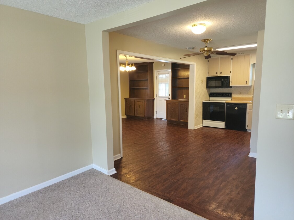 Photo - 6067 W Donnagail Dr (Penn Laird, VA)