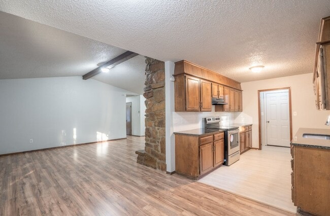 Photo - Great Location 3 Bed 2 Bath Home For Rent