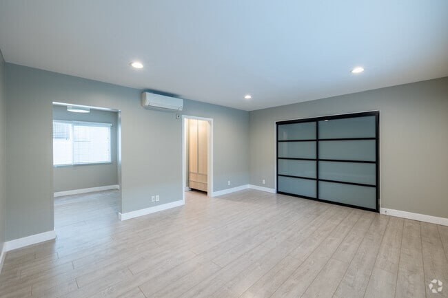 Studio - 500SF - Living Room