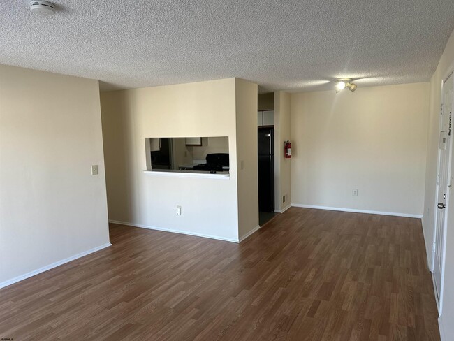203 Colonial Ct Unit 203