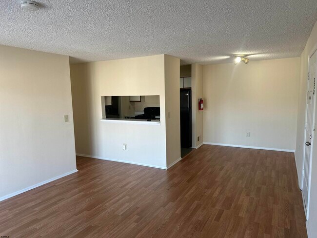 Photo - 203 Colonial Ct Unit 203