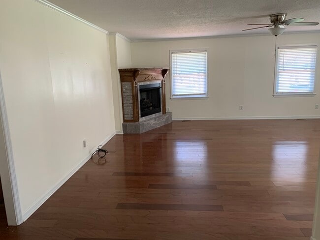 Photo - 207 McLeod Dr