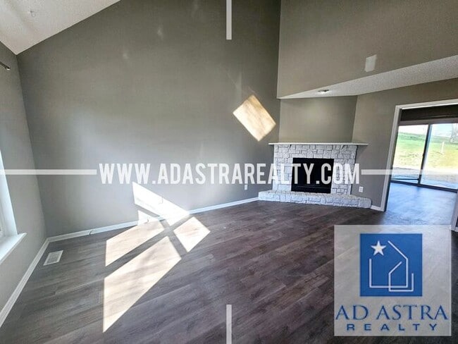 Photo - Very Nice 3 Bedroom 2 Bath Duplex in Overland Park-Available in JUNE!!
