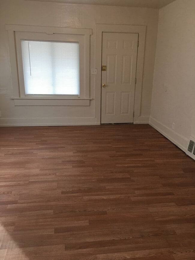 Photo - 810-888-7300