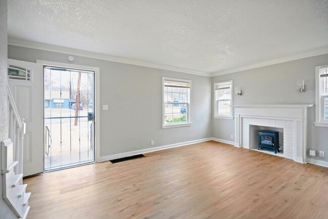 Photo - 1203 E 80th St