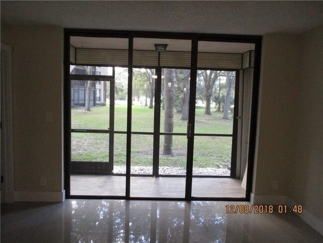 Photo - 6751 N University Dr Unidad 116