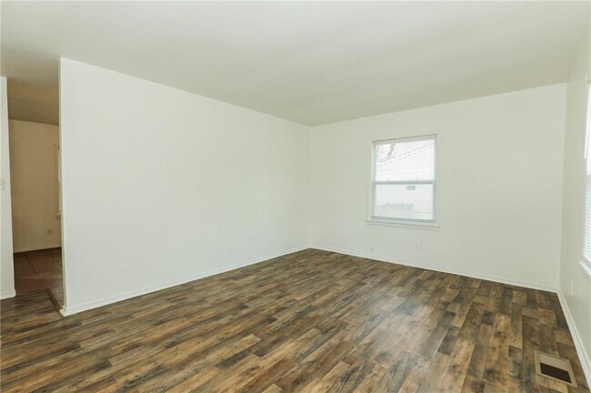 Photo - 363 Argus Cir NW