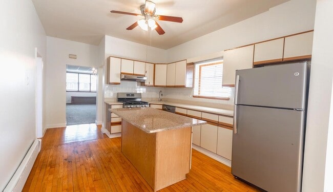 Photo - 2938 S Loomis St Unidad 1