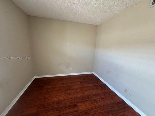 Photo - 1030 Twin Lakes Dr Unit 21 H