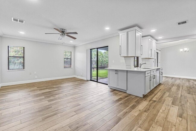 Photo - 1849 Tulip Ln