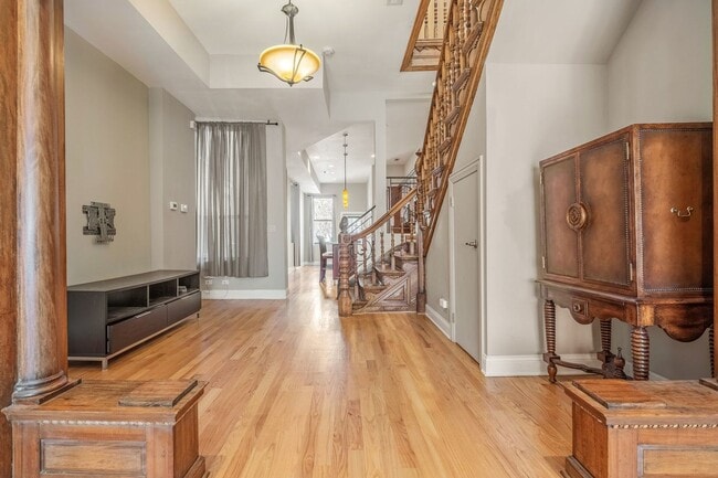 Photo - 2140 W Monroe St