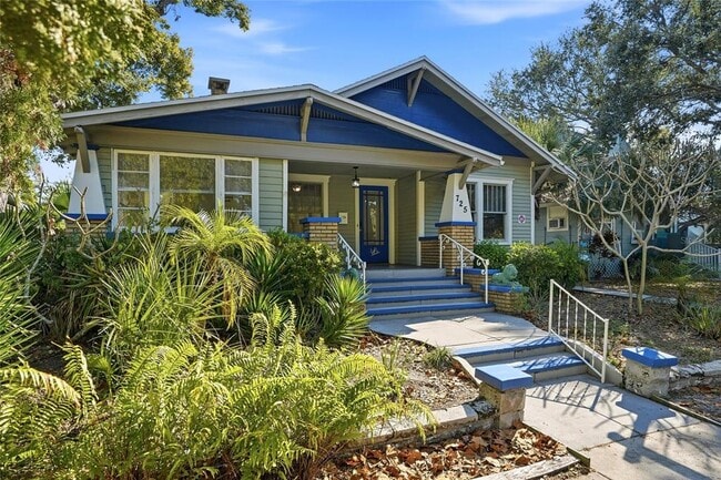 Photo - 725 8th St N