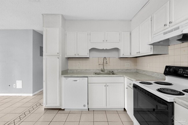 Photo - 3353 Green Briar Cir