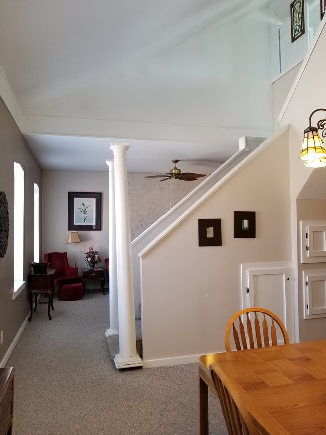 Building Photo - 1916 S 10th St Unit 2nd Floor