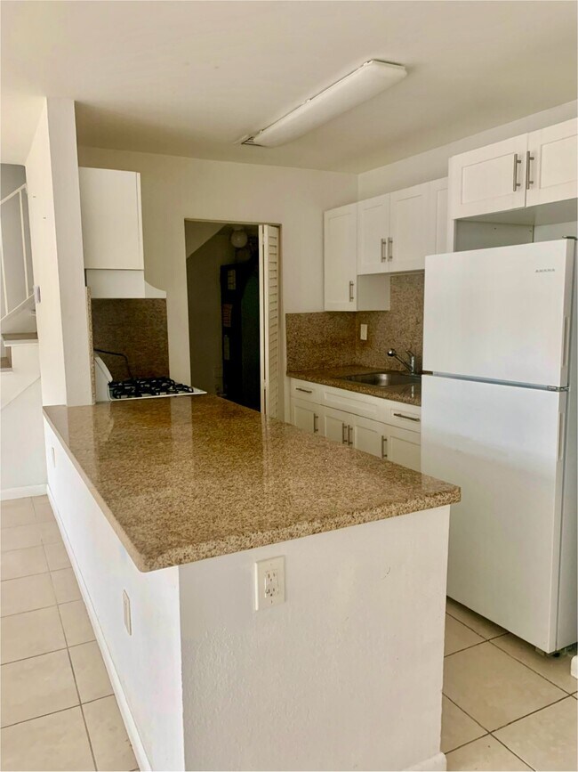 1255 W 53rd St Unit 303