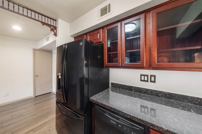 Photo - 1880 White Oak Dr Unidad 181