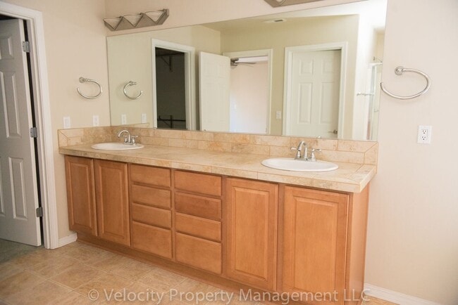 Photo - Large 5 Bedroom River Canyon Estates Home with Community Pool!