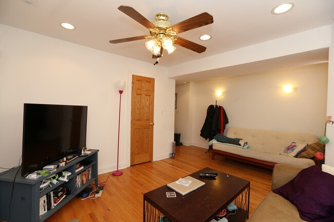 Photo - 922 W Addison St Unidad Garden