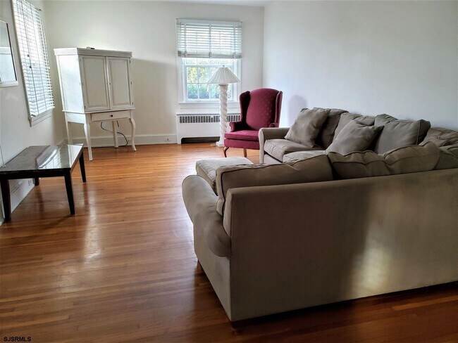 Photo - 8606 Monmouth Ave