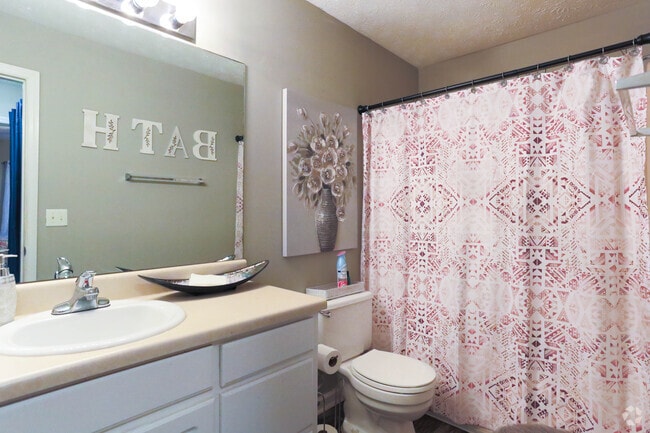 2BR, 2BA - 900 SF