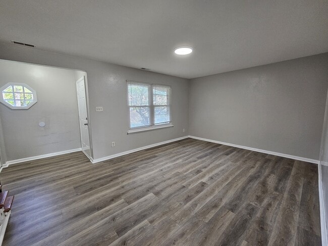 Photo - 723 Atterbury Ct