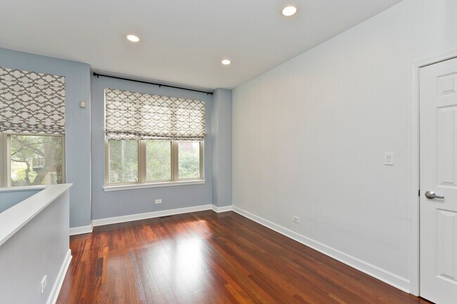 Photo - 1332 N Burling St