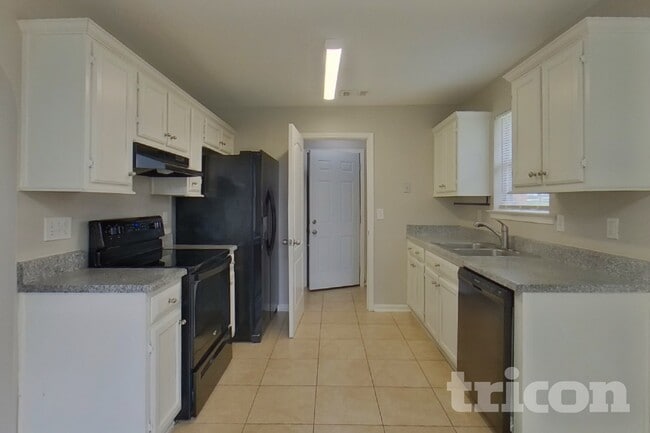 Photo - 653 Windy Way