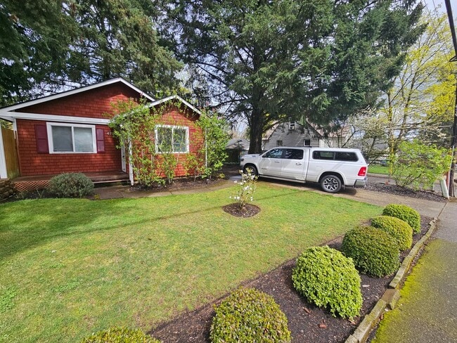 Photo - 475 Madrona Ave S