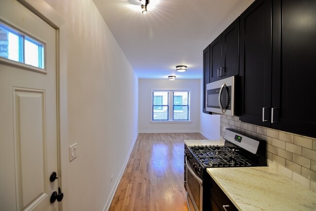 Photo - 2205 W Eastwood Ave Unit R03A