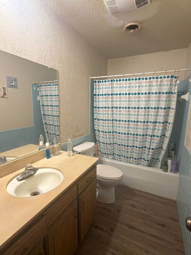 Photo - 117 E 16th St Unit 117 e 16th apt b