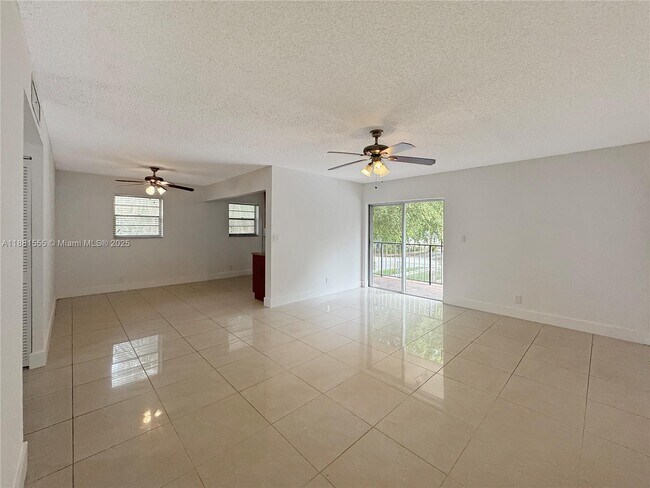 Building Photo - 2015 Madison St Unit 205 Rental