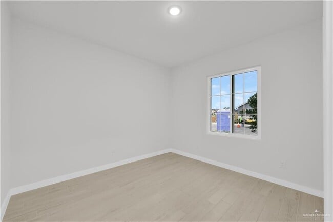 Photo - 25 Nerine Ave