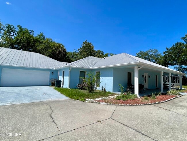 Photo - 947 McDonald Rd