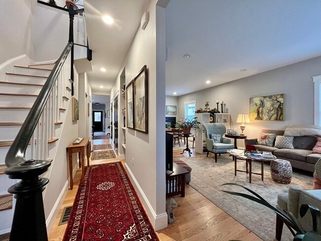 Building Photo - 9 Sherman St