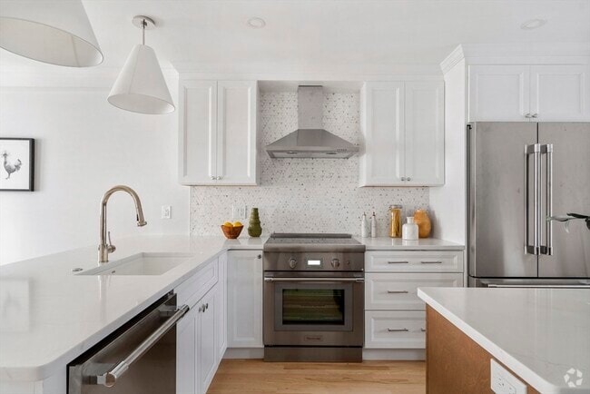 Building Photo - 715 E 7th St Rental