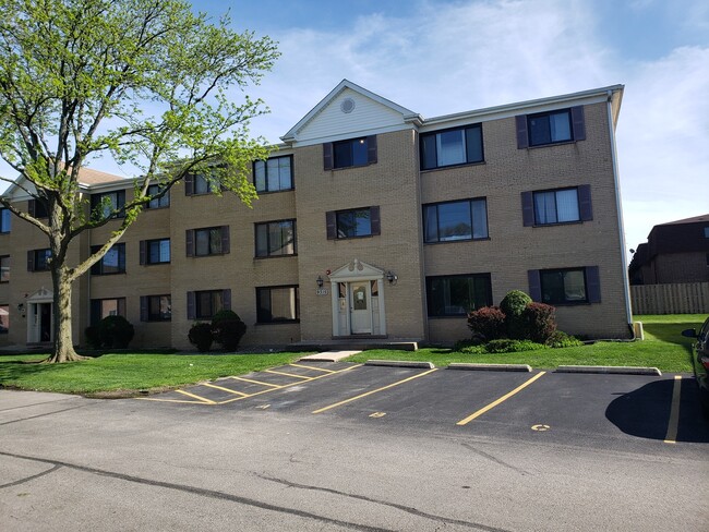 Building Photo - 9315 Hamilton Ct Unit F
