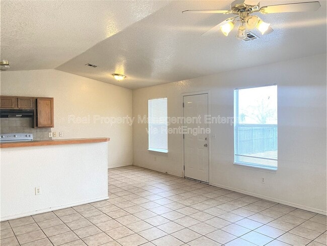 Photo - 916 Hyacinth Hollow Dr