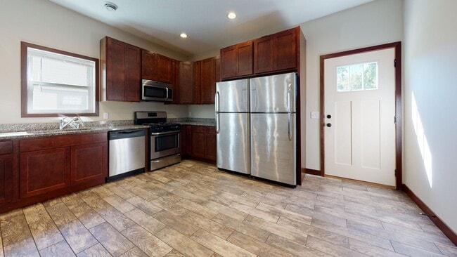 Photo - Renovated Six Bedroom single family house !