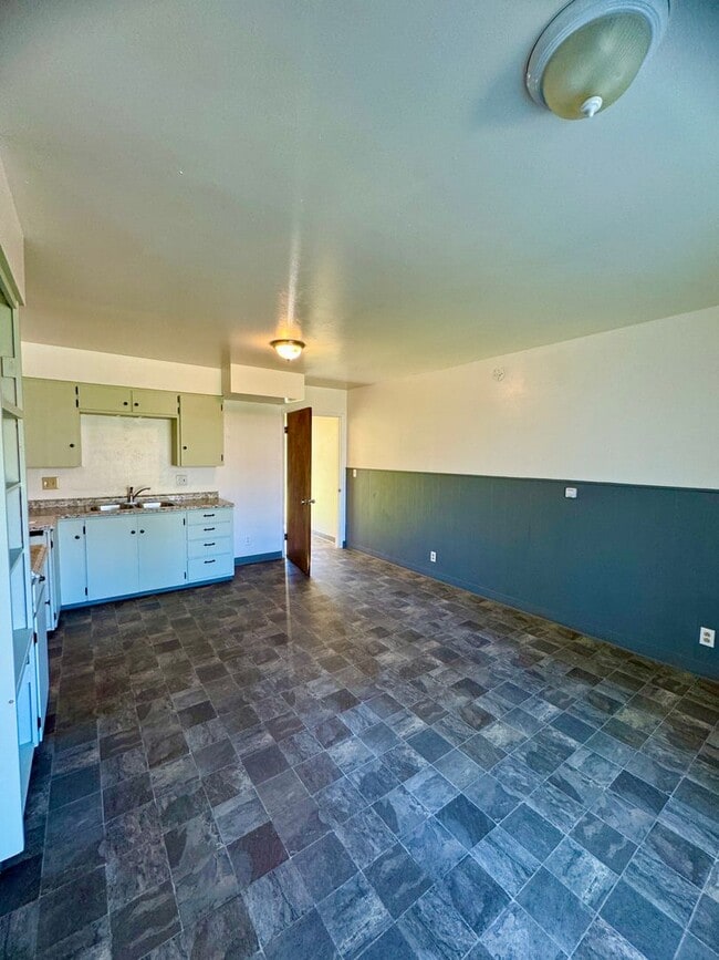 Photo - Spacious 3 Bedroom with large yard