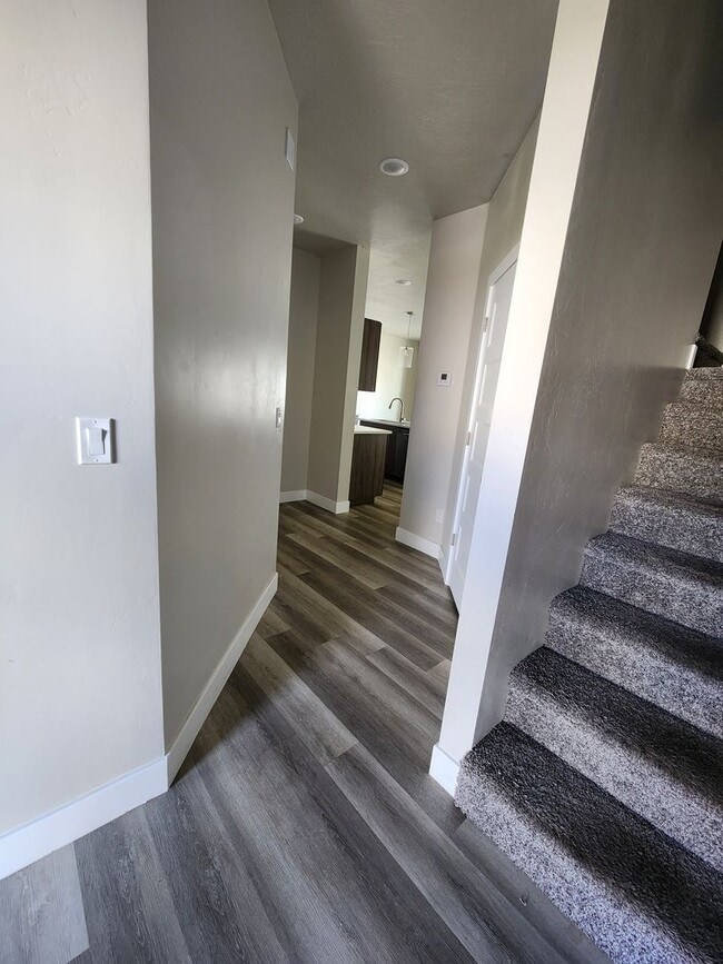Photo - Modern 3-Bedroom Home with Balcony for Ren...