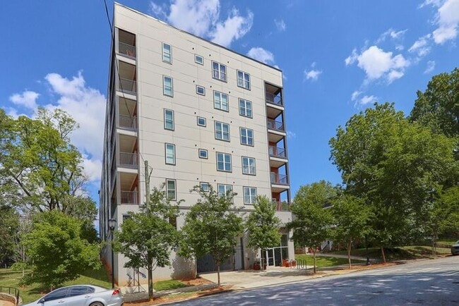 Photo - 525 Parkway Dr NE