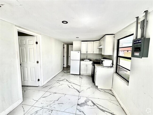 Building Photo - 729 NW 19th Ave Rental