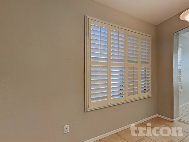 Photo - 15848 W Adams St