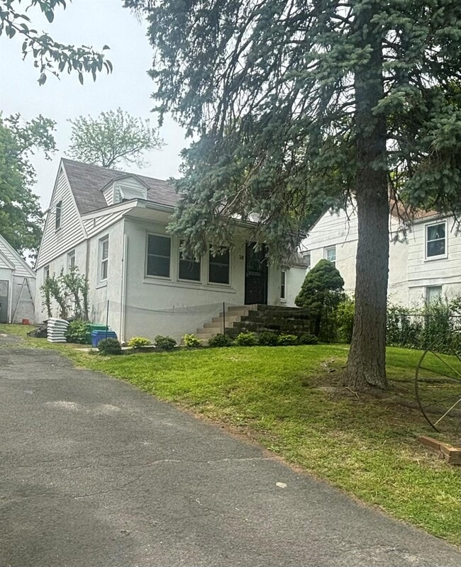 Photo - 18 Hastings Ln House